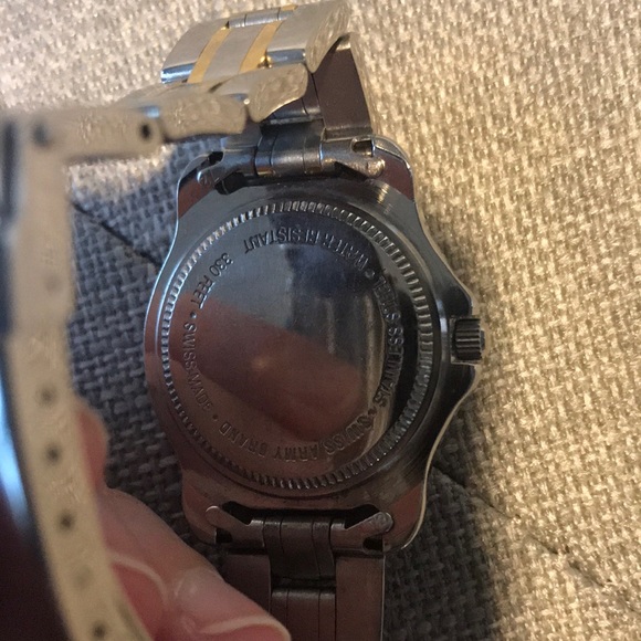 Vint. Victorinox Swiss army officers watch {ACC - Picture 6 of 6